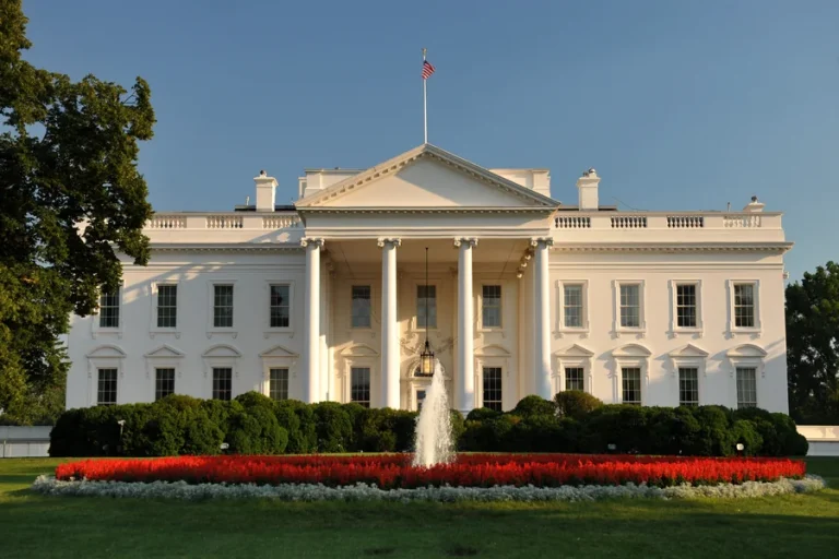 How Many Bedrooms Are In The White House